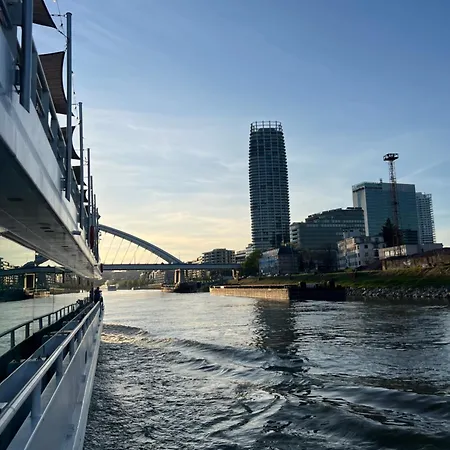 Modern Near Train Station #11 Apartment Pressburg