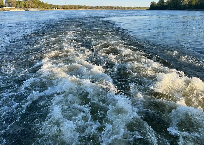 Apartment Modern Near Train Station #11 *