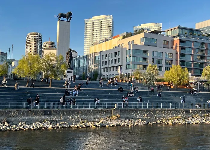 Modern Near Train Station #11 Apartment Pressburg